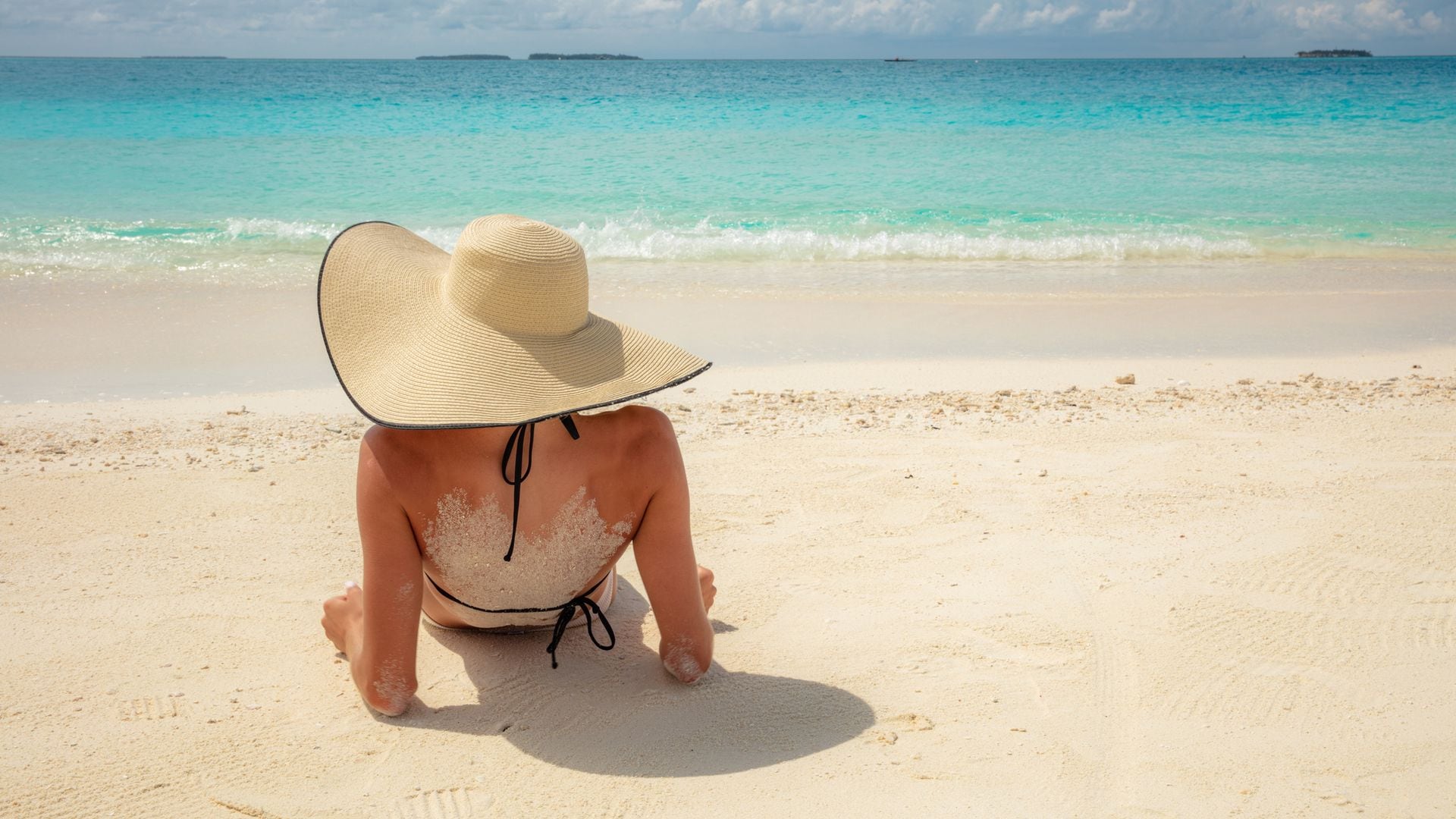 Mujer tomando el sol