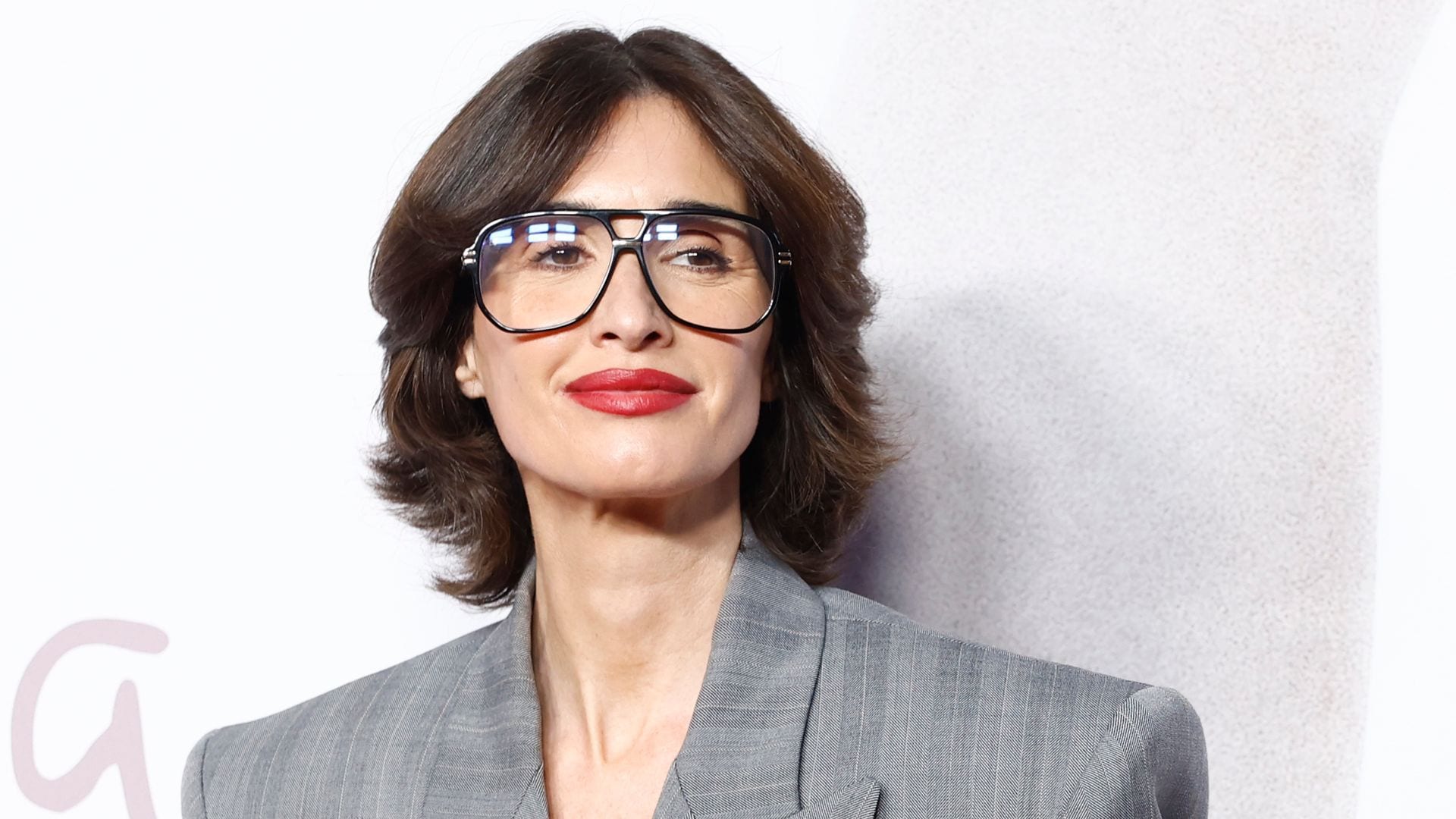 El nuevo estilo 'Office Siren' de Paz Vega en su etapa como directora