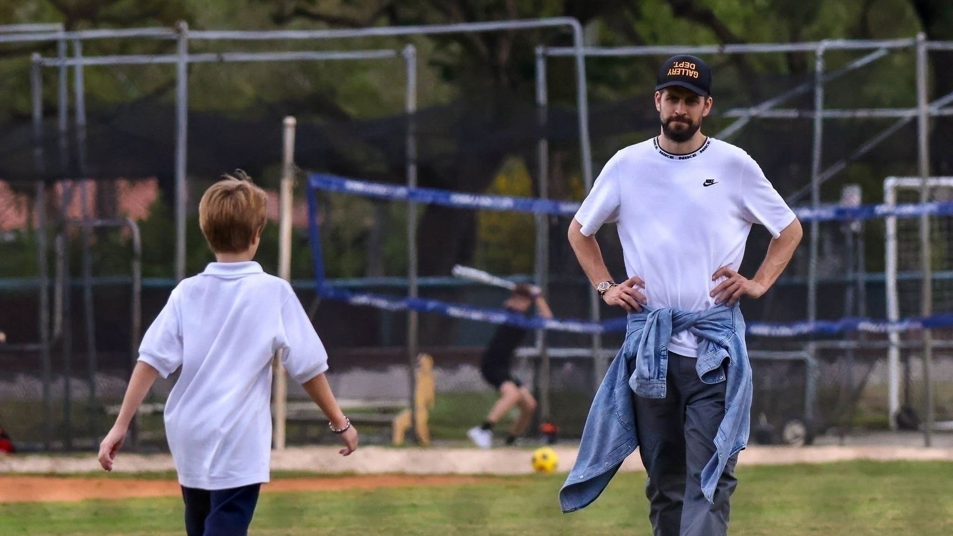 Gerard Piqué y sus hijos se divierten en Miami mientras Shakira continúa con su gira