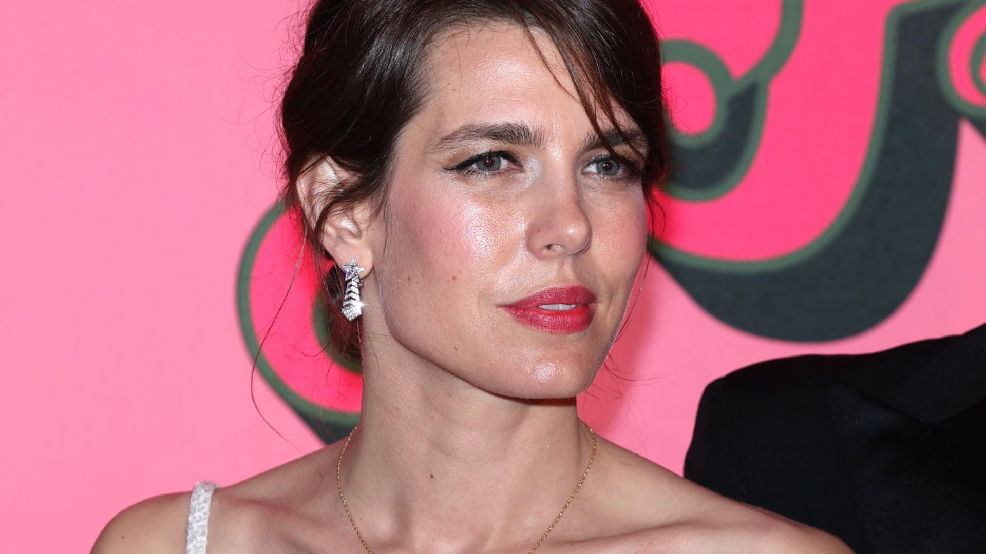 Carlota Casiraghi rescata el complemento favorito de Grace Kelly en el Baile de la Rosa