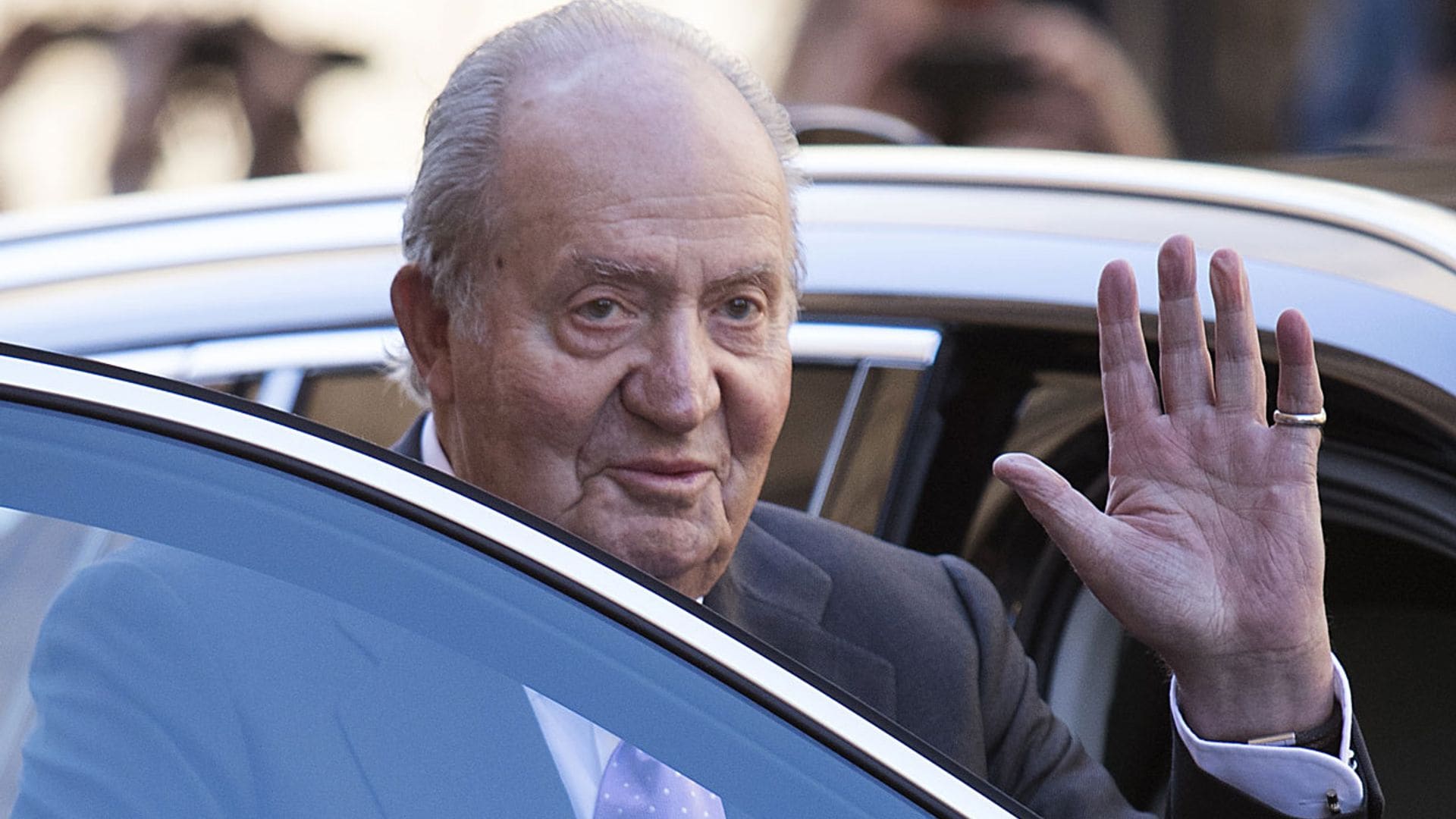 El rey Juan Carlos ya está en Londres donde ha viajado antes de visitar España