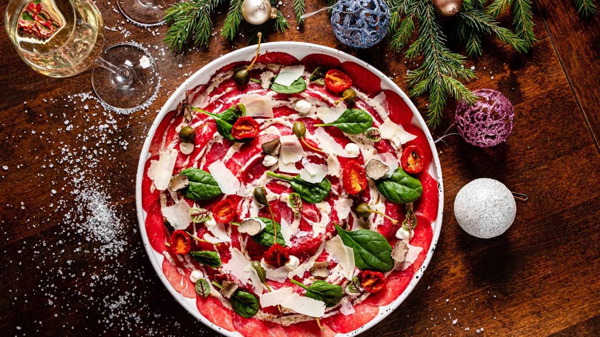 'Carpaccio' de buey con trufa, espinacas y tomates secos