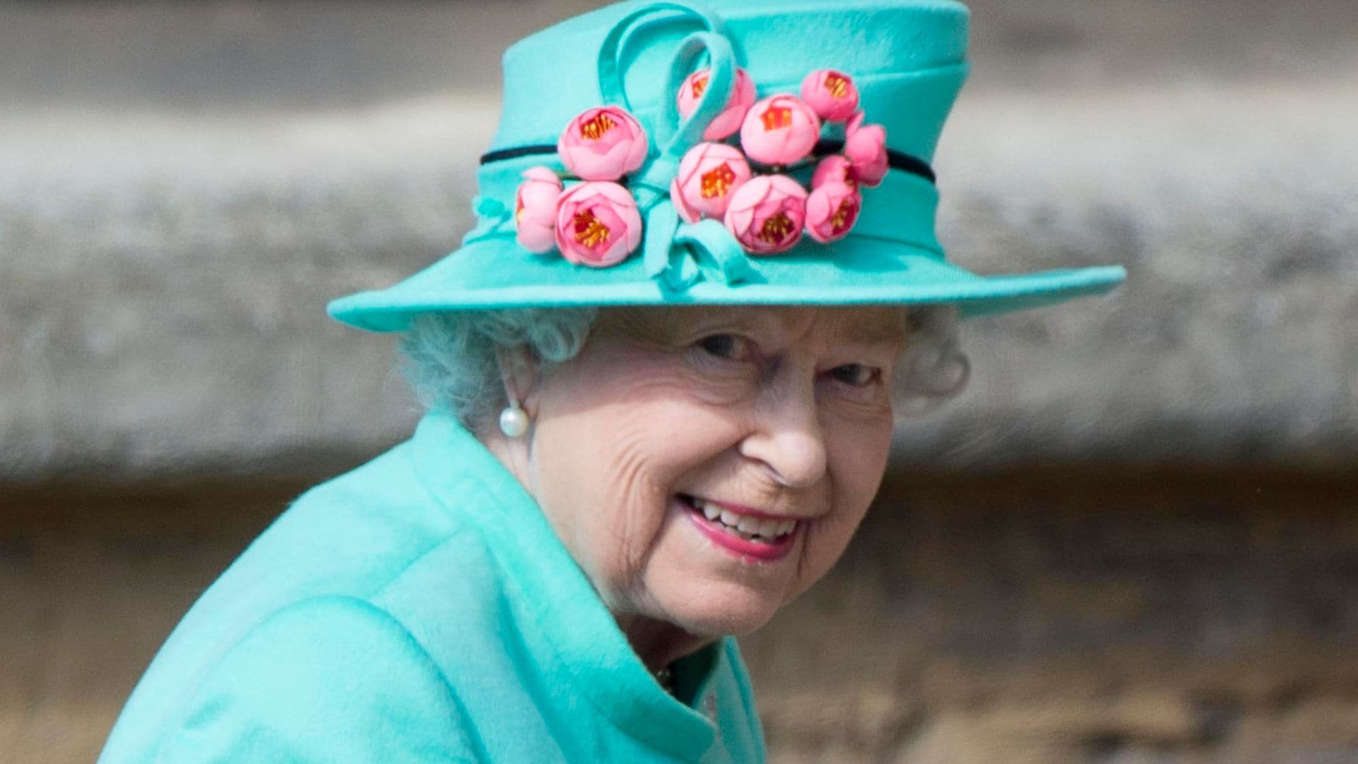 queen elizabeth to miss easter sunday service