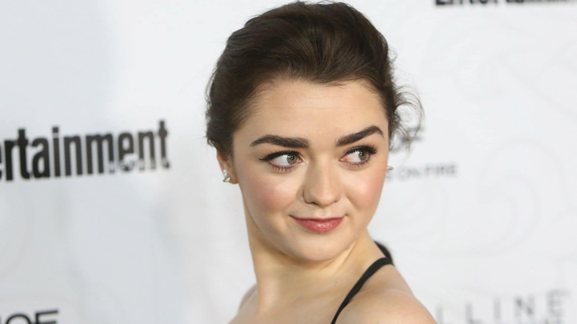 Siete peinados fáciles para melenas 'midi' inspirados en Maisie Williams