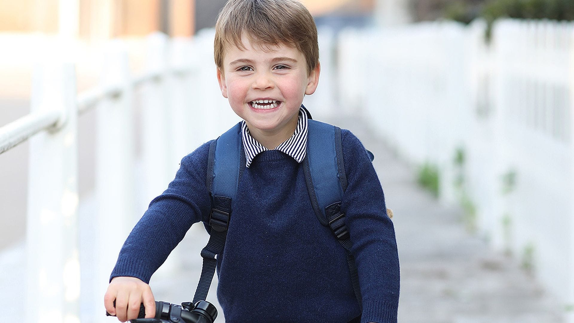 Louis de Cambridge, fotografiado en su primer día de guardería al cumplir 3 años