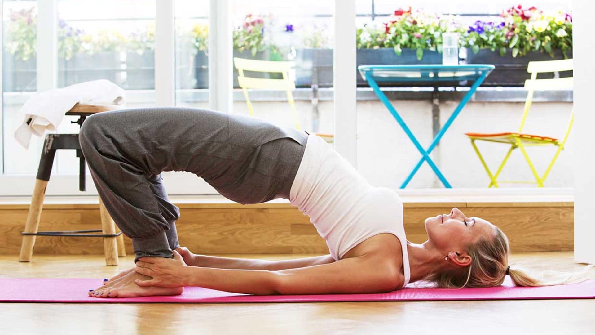 Canales de yoga para ejercitar cuerpo y alma desde tu casa