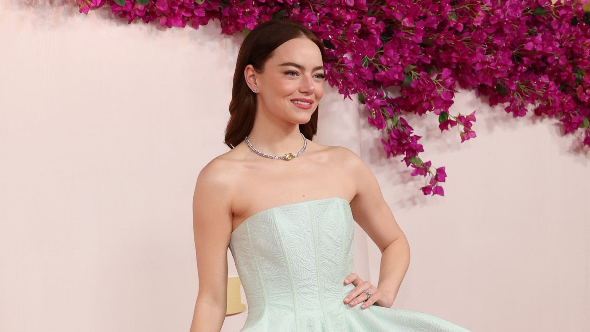 El look péplum de Emma Stone en los Oscar 2024: cuando un vestido cuenta historia del cine