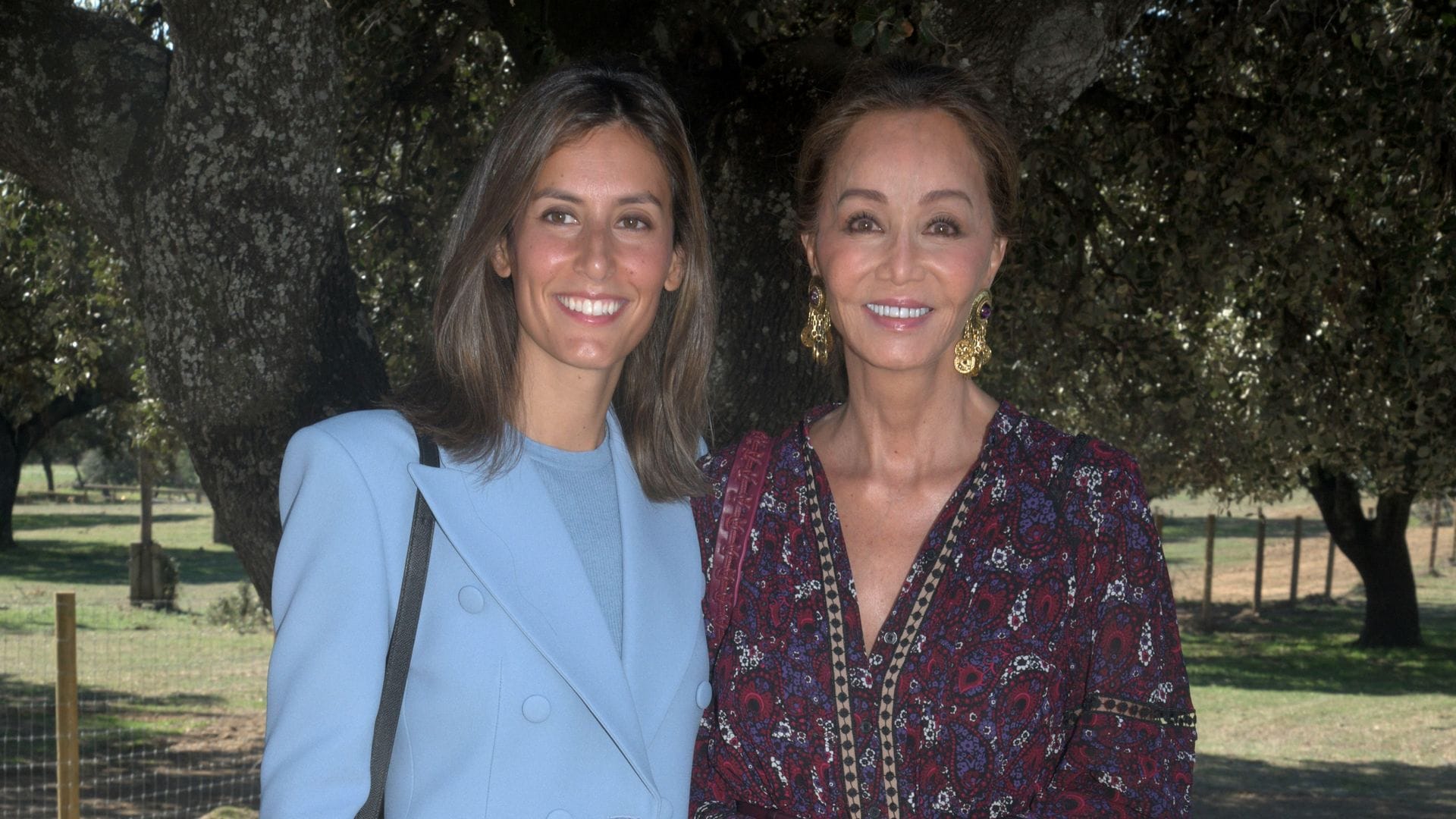 Ana Boyer cuenta cómo es su madre, Isabel Preysler, como abuela