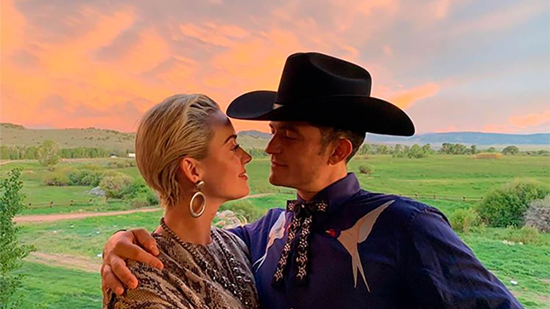 Katy Perry y su 'cowboy' Orlando Bloom en la fiesta de boda de Karlie Kloss