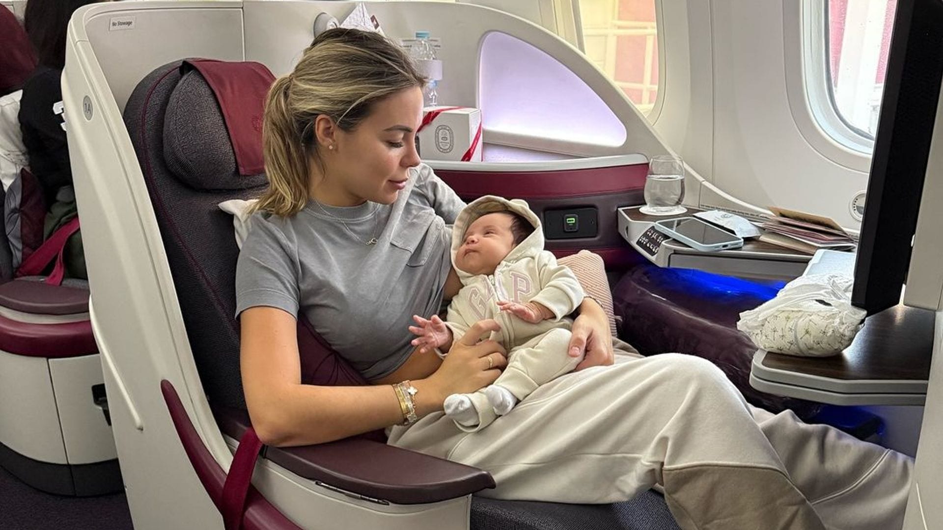 Alba Silva comienza una nueva vida en Catar con Sergio Rico y su hija Carla