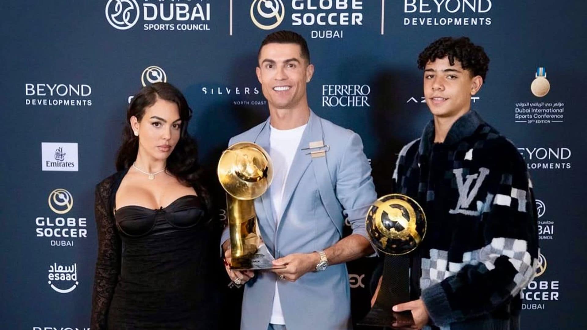 La gran noche de Cristiano arropado por una espectacular Georgina y su hijo mayor, que ya está tan alto como él