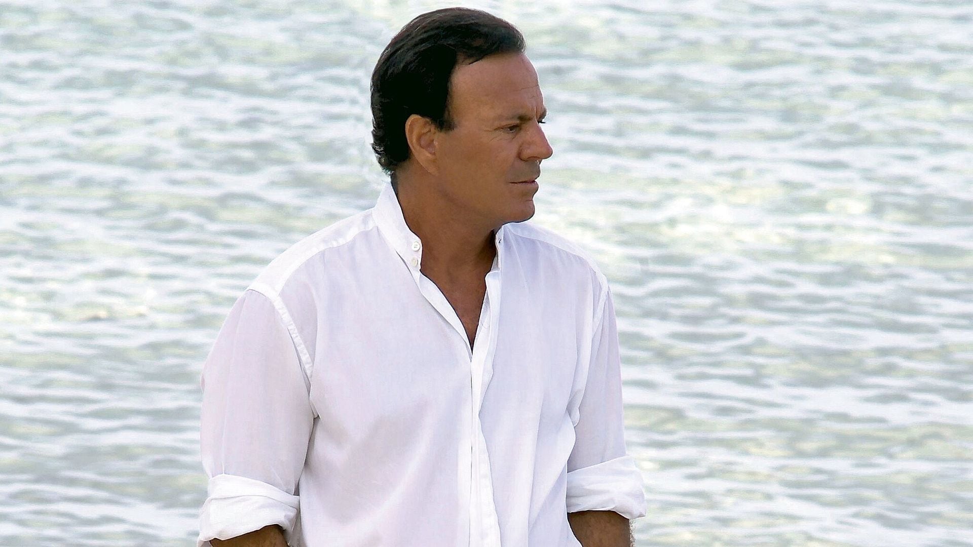 Julio Iglesias vive en Bahamas y su hijo Julio nos cuenta cómo está