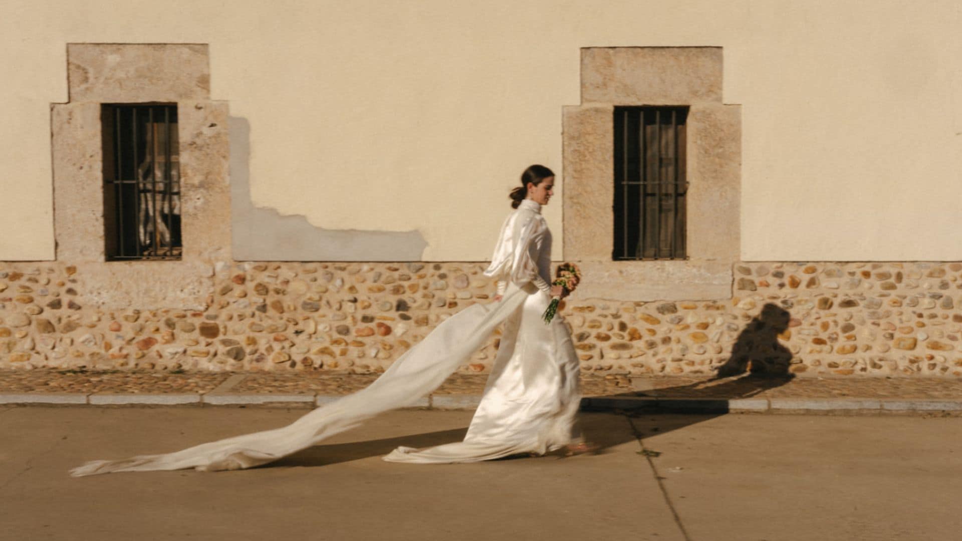 Un vestido desmontable y un velo de seda, la elección de Marta para su gran boda en Madrid