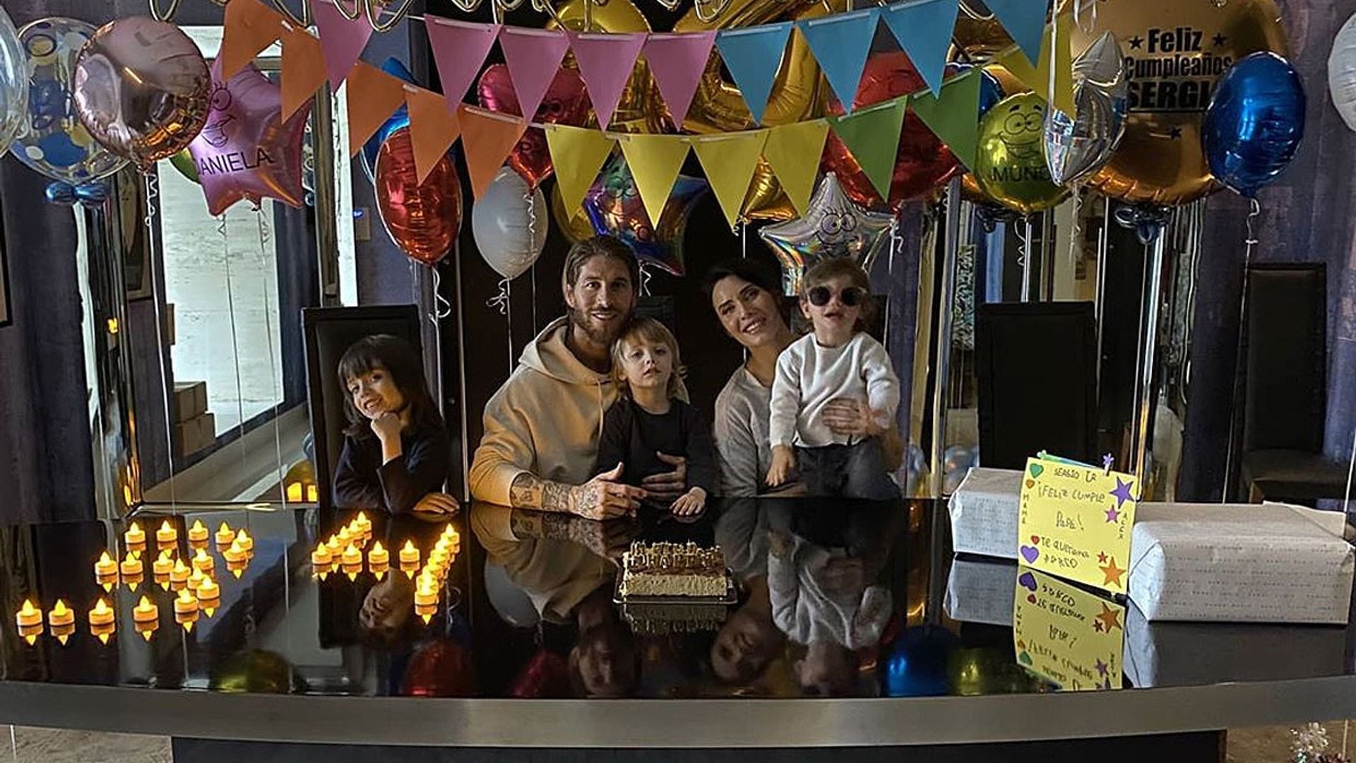 Globos, velas... ¡y la mejor sonrisa! Sergio Ramos cumple años con Pilar Rubio y sus hijos