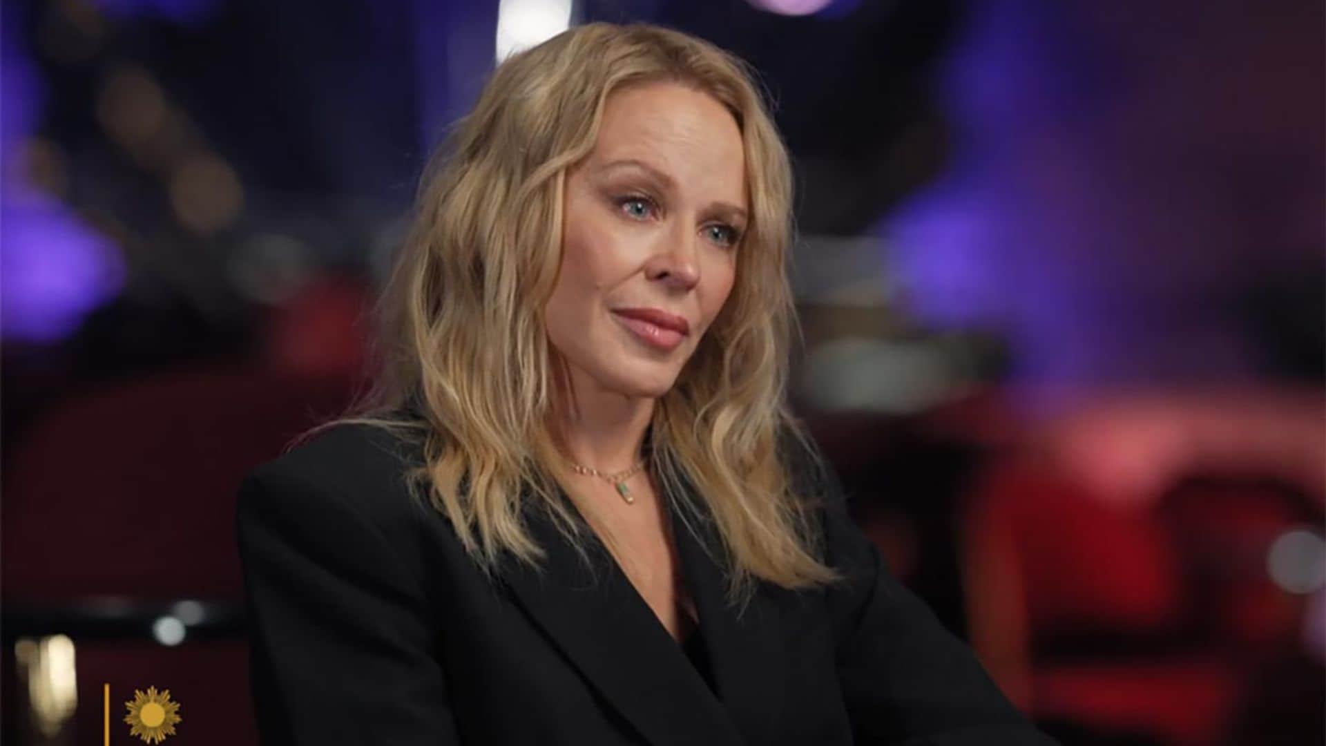 Kylie Minogue se emociona al recordar la enfermedad que la ha dejado traumatizada