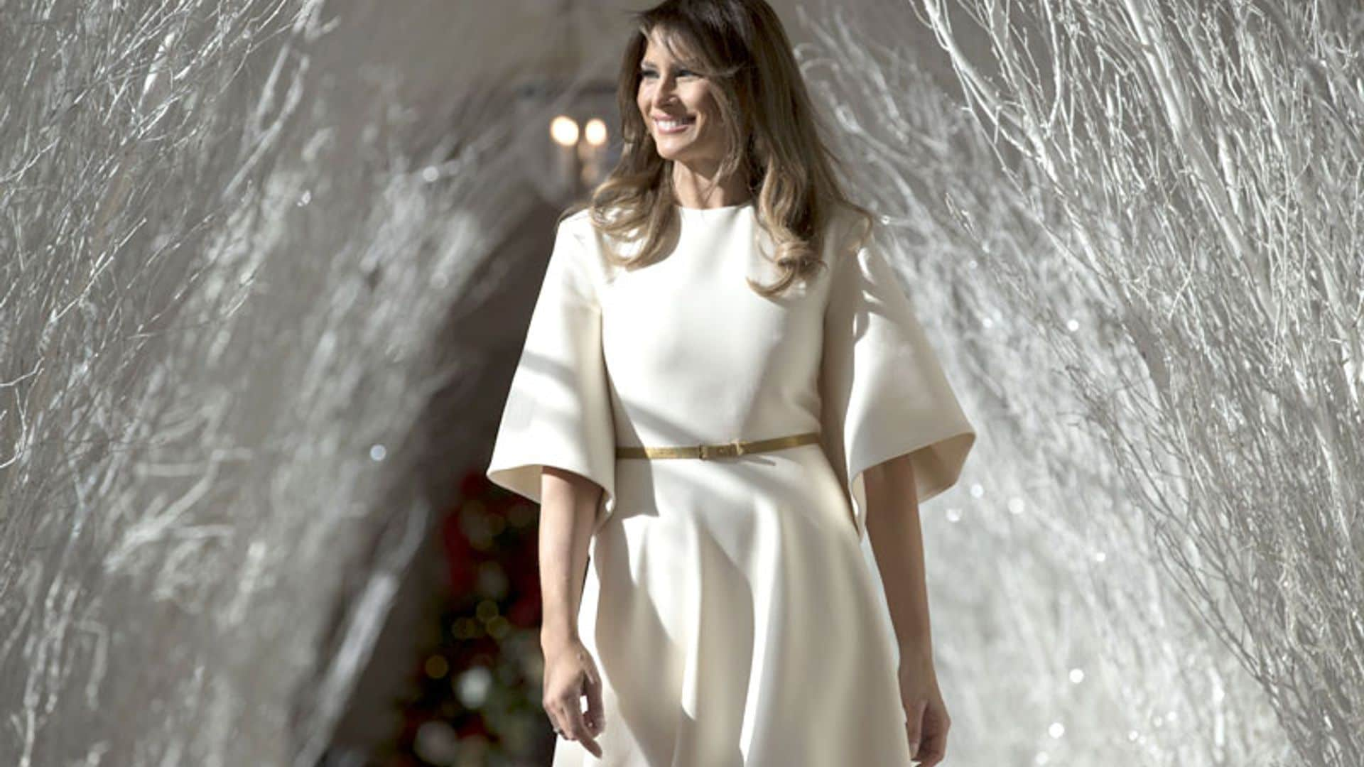 Un cambio de look exprés y una tradición: Melania Trump se prepara para la Navidad