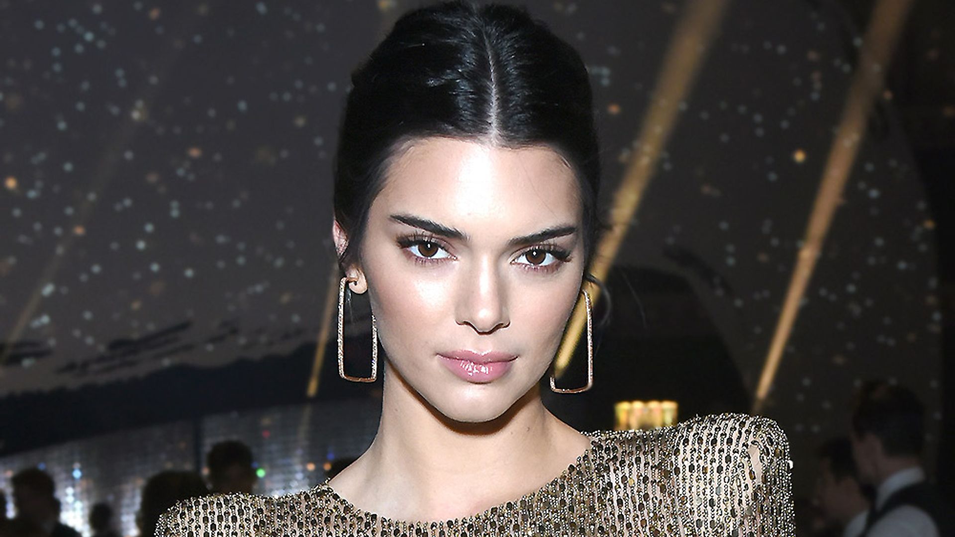 Historia de un flechazo: Kendall Jenner y su interminable colección de pendientes dorados