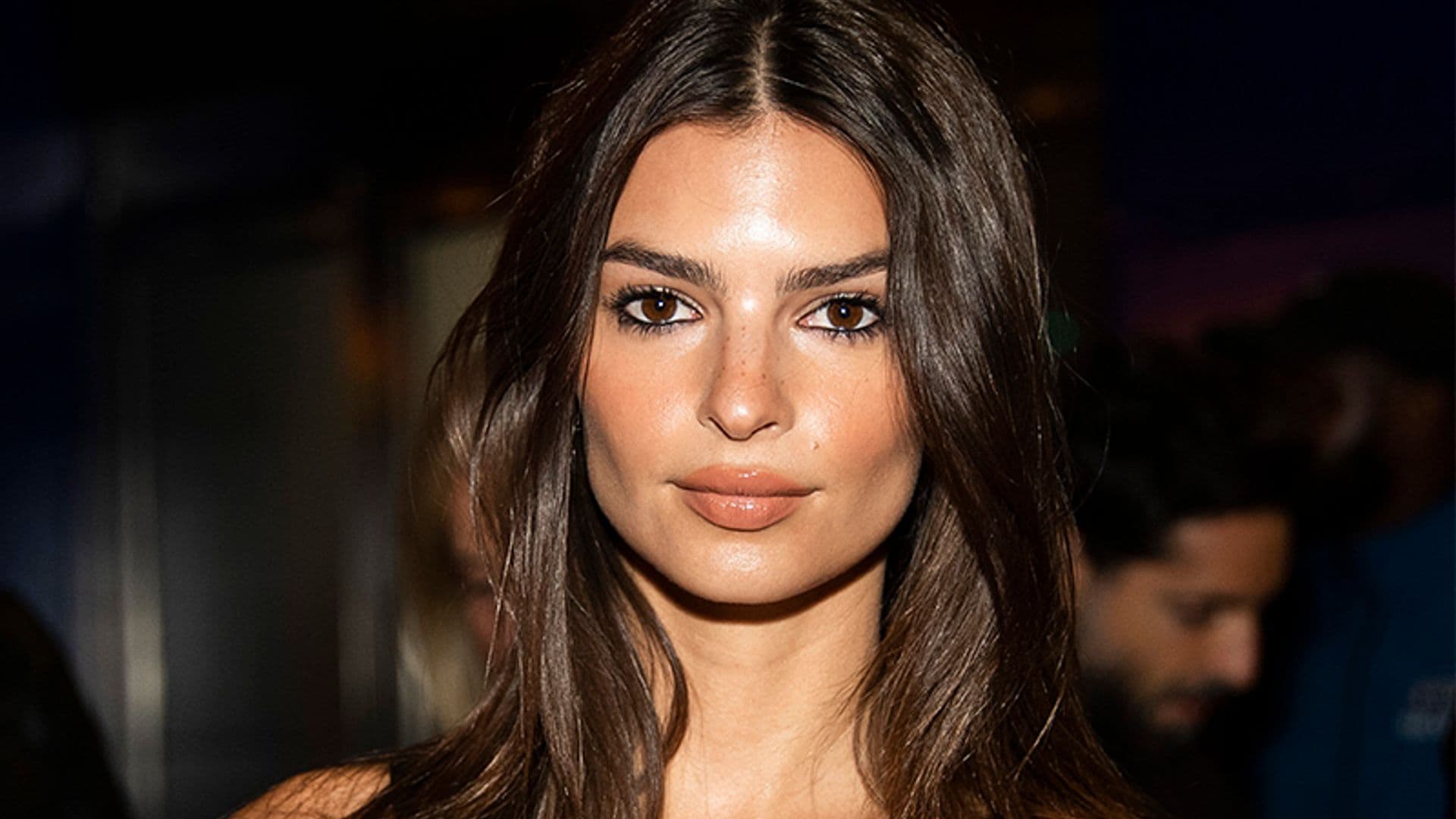 Emily Ratajkowski o cuando un maquillaje de ojos fácil te hace mucho más atractiva