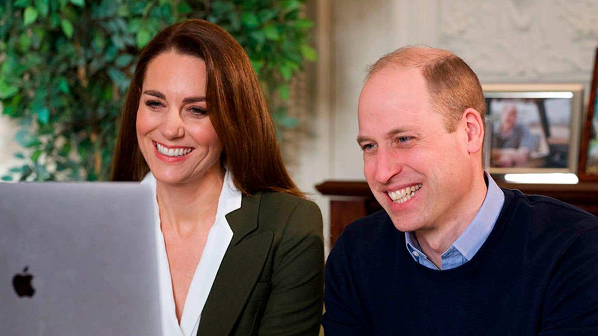 El juego de doble escote con el que Kate Middleton actualiza su americana de hace 5 años