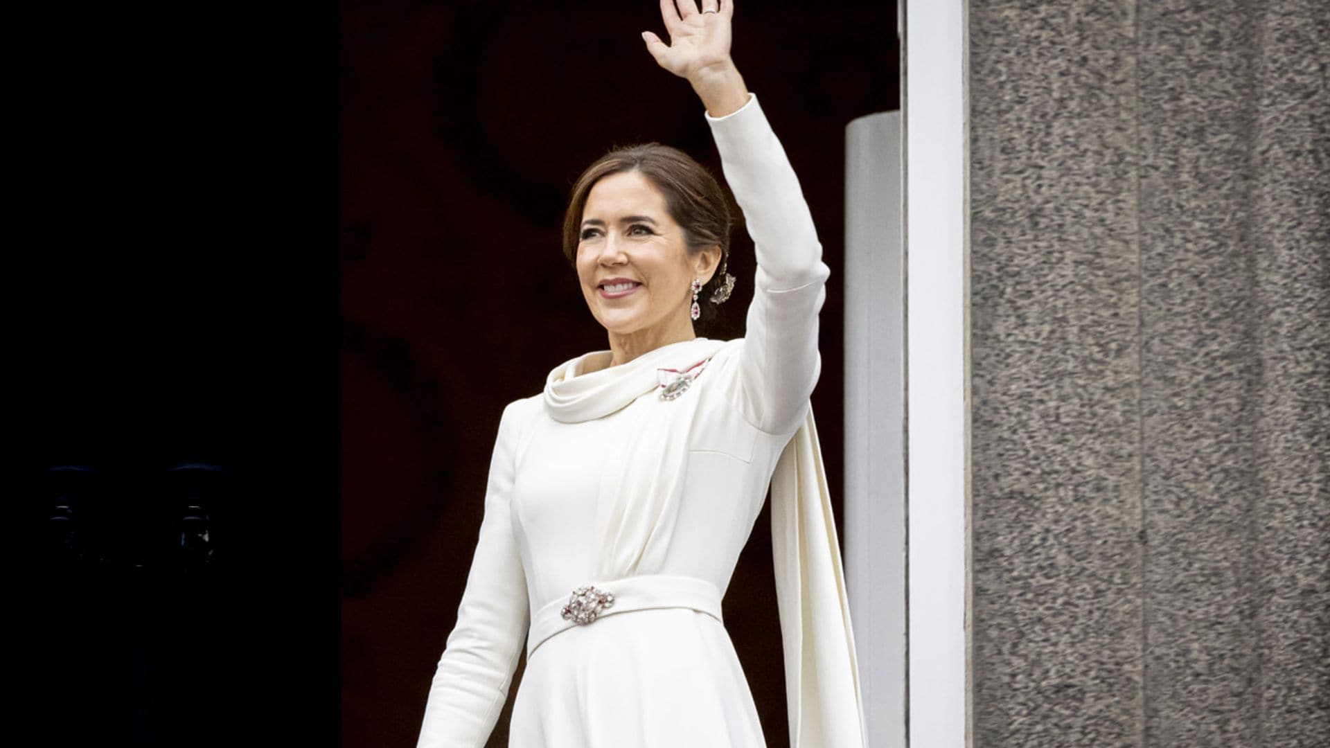 De Mary de Dinamarca a la reina Letizia: cuando las 'royals' visten de blanco en sus citas decisivas