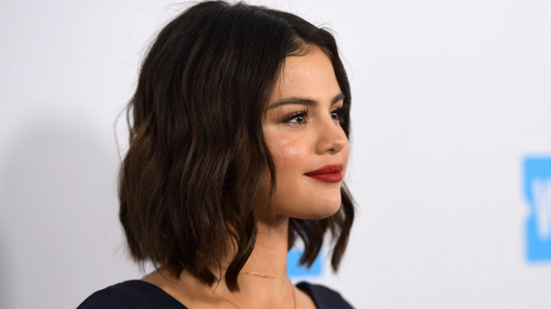 Selena Gomez o cuándo tus mejores amigas son las perfectas embajadoras de tu trabajo