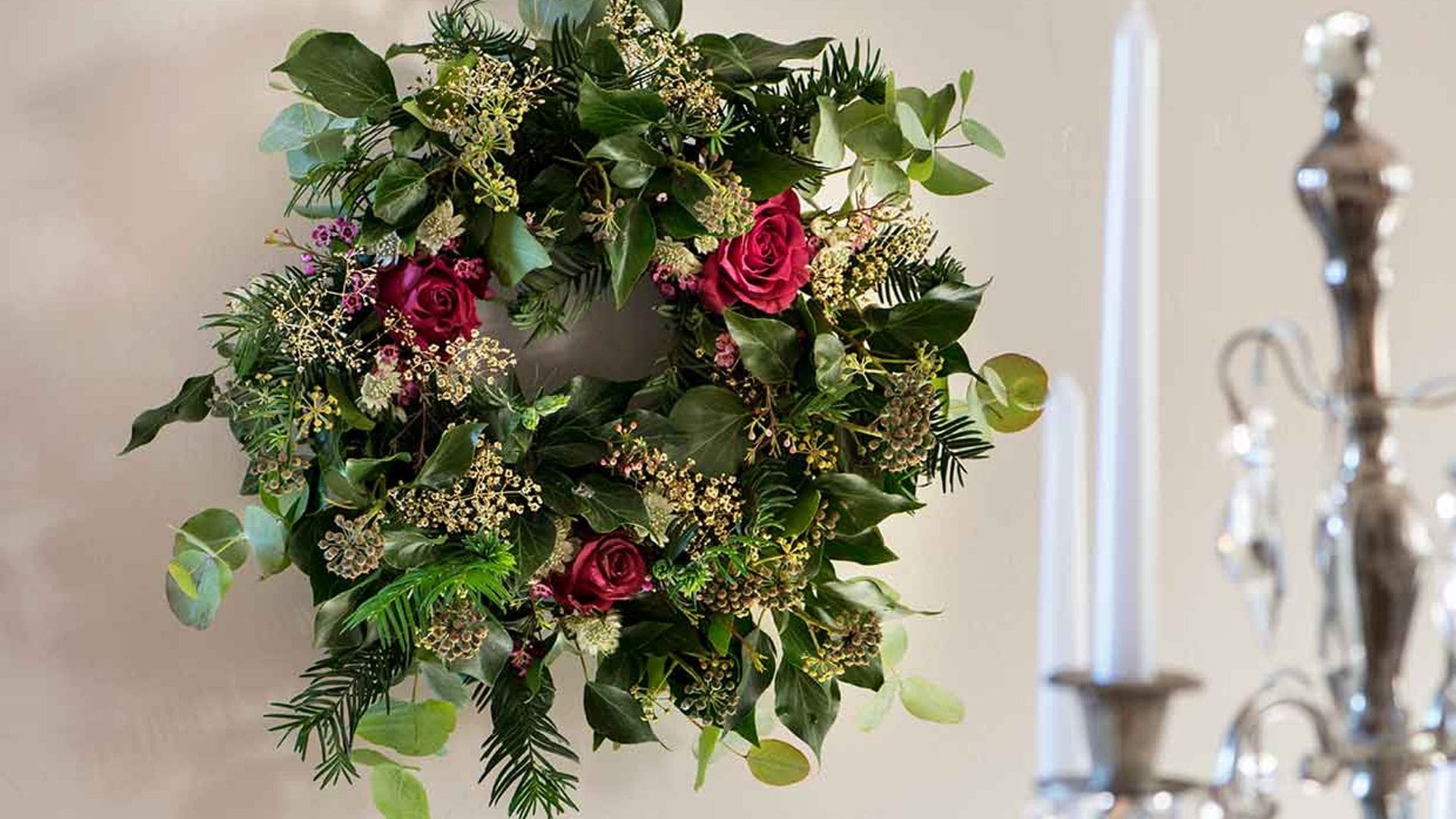 Preciosos adornos florales para la mesa de Navidad hechos por ti