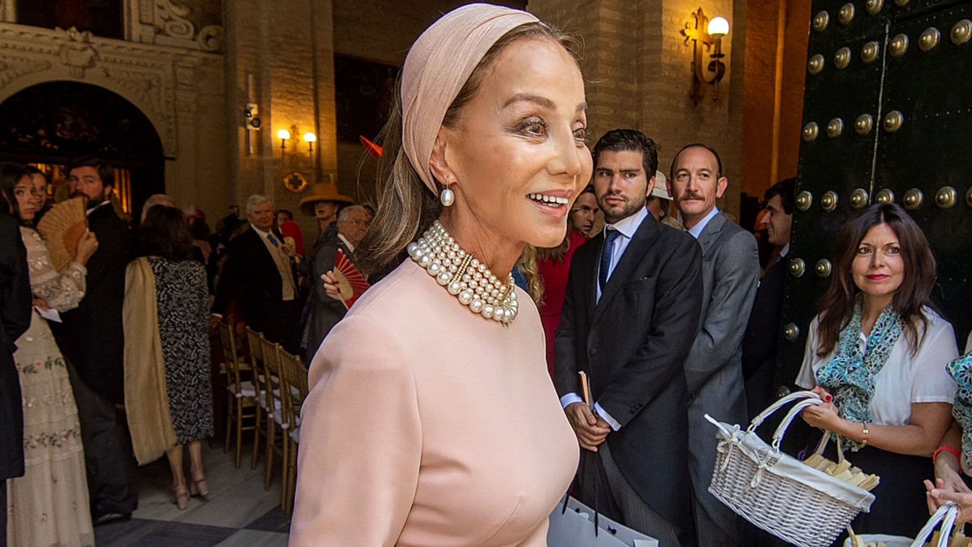 De Isabel Preysler a Alfonso Díez, cumbre de 'celebs' en la boda de la hija de los duques de Segorbe