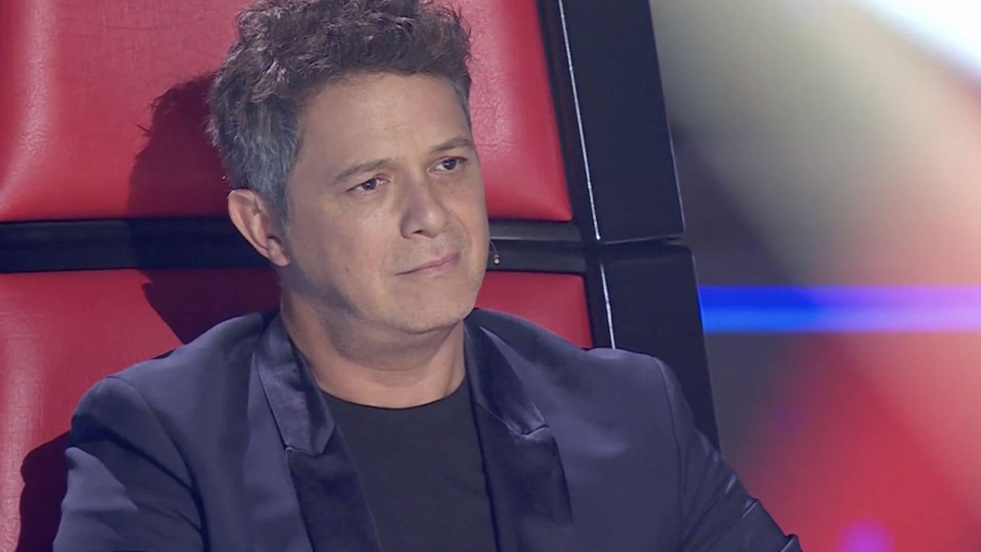 Alejandro Sanz y Laura Pausini se emocionan con la sorpresa de los doce finalistas de 'La Voz'