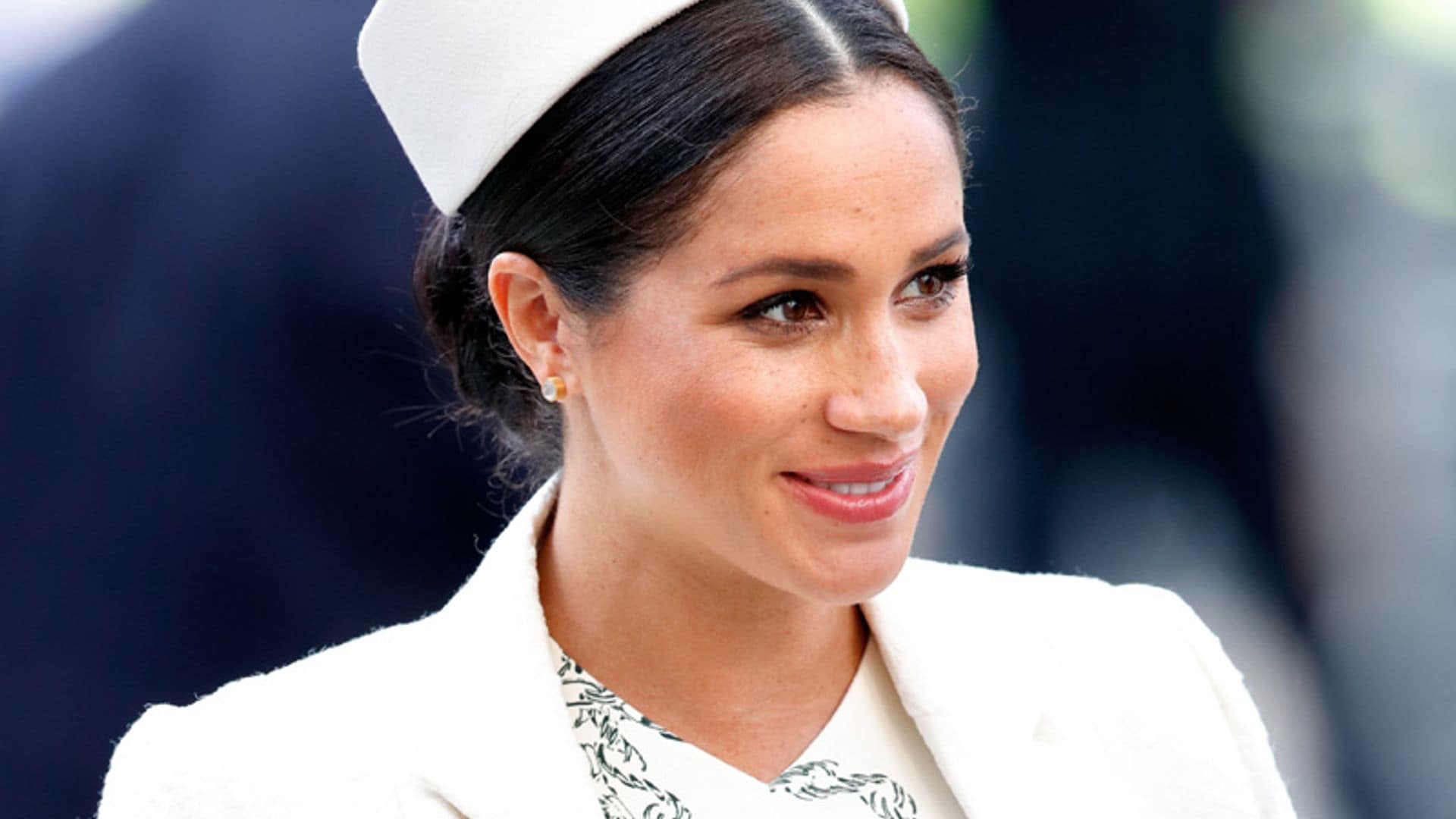 Tras conquistar a Meghan Markle, Victoria Beckham lanza otra versión de su vestido más 'royal'