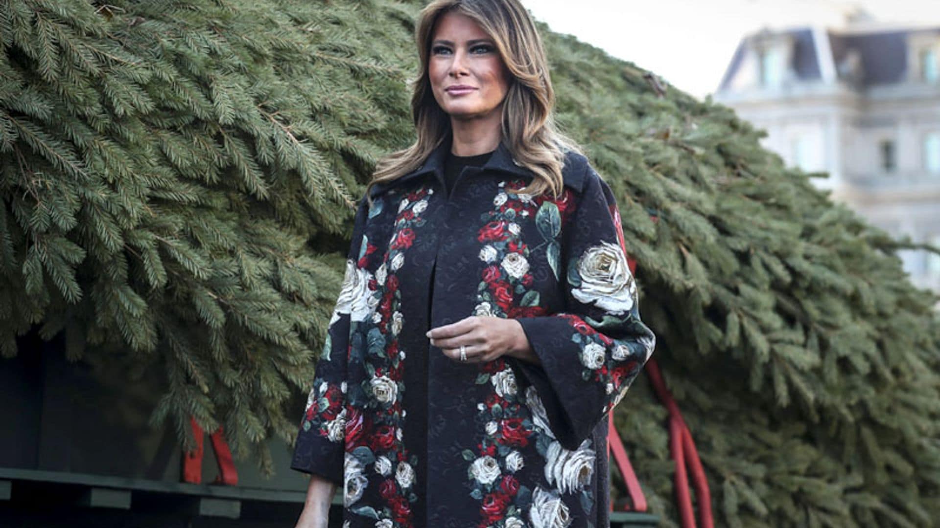 El recuerdo de Melania a su abrigo más polémico en la cuenta atrás para Navidad