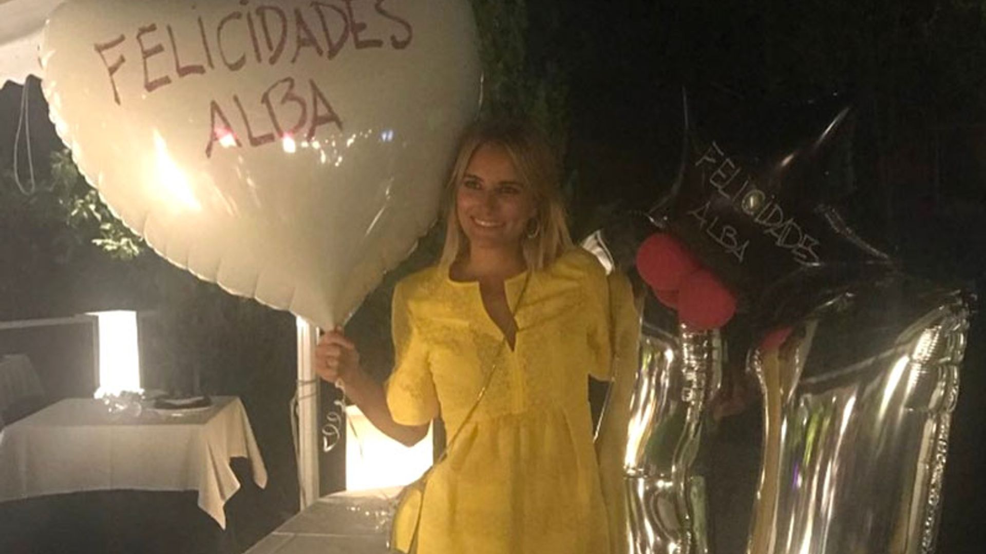 El cumpleaños de Alba Carrillo: fiestón con amigos, con chapuzón incluido... y con la persona 'que le ha devuelto la sonrisa'