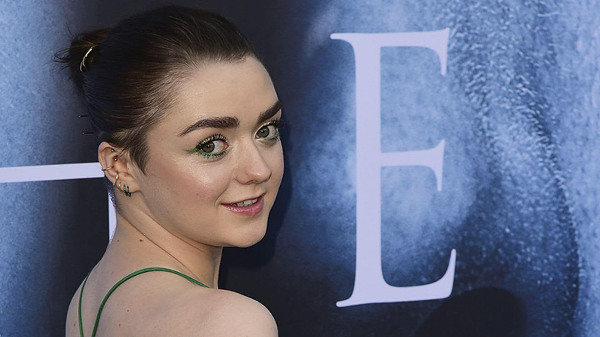 ¡Inspírate en los recogidos de Maisie Williams para deslumbrar!