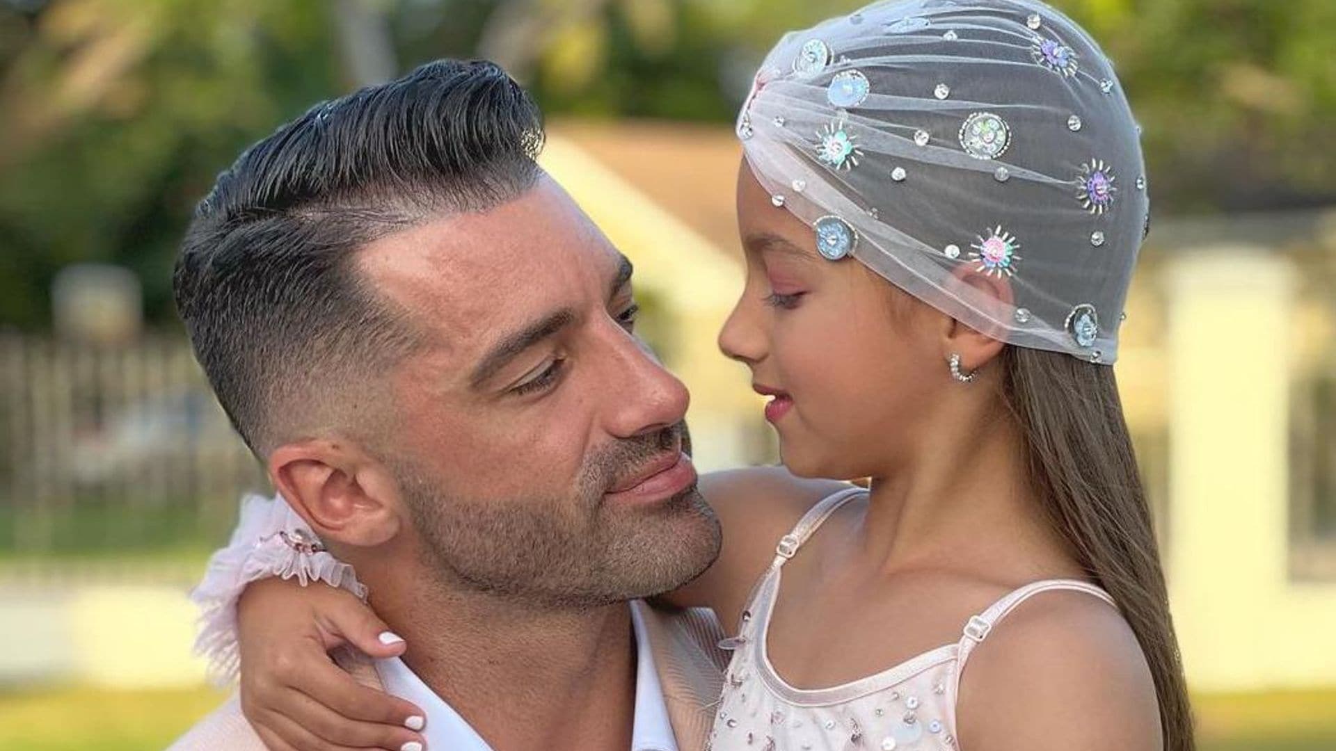 Entre besos y abrazos, así fue el esperado reencuentro entre Toni Costa y su hija Alaïa