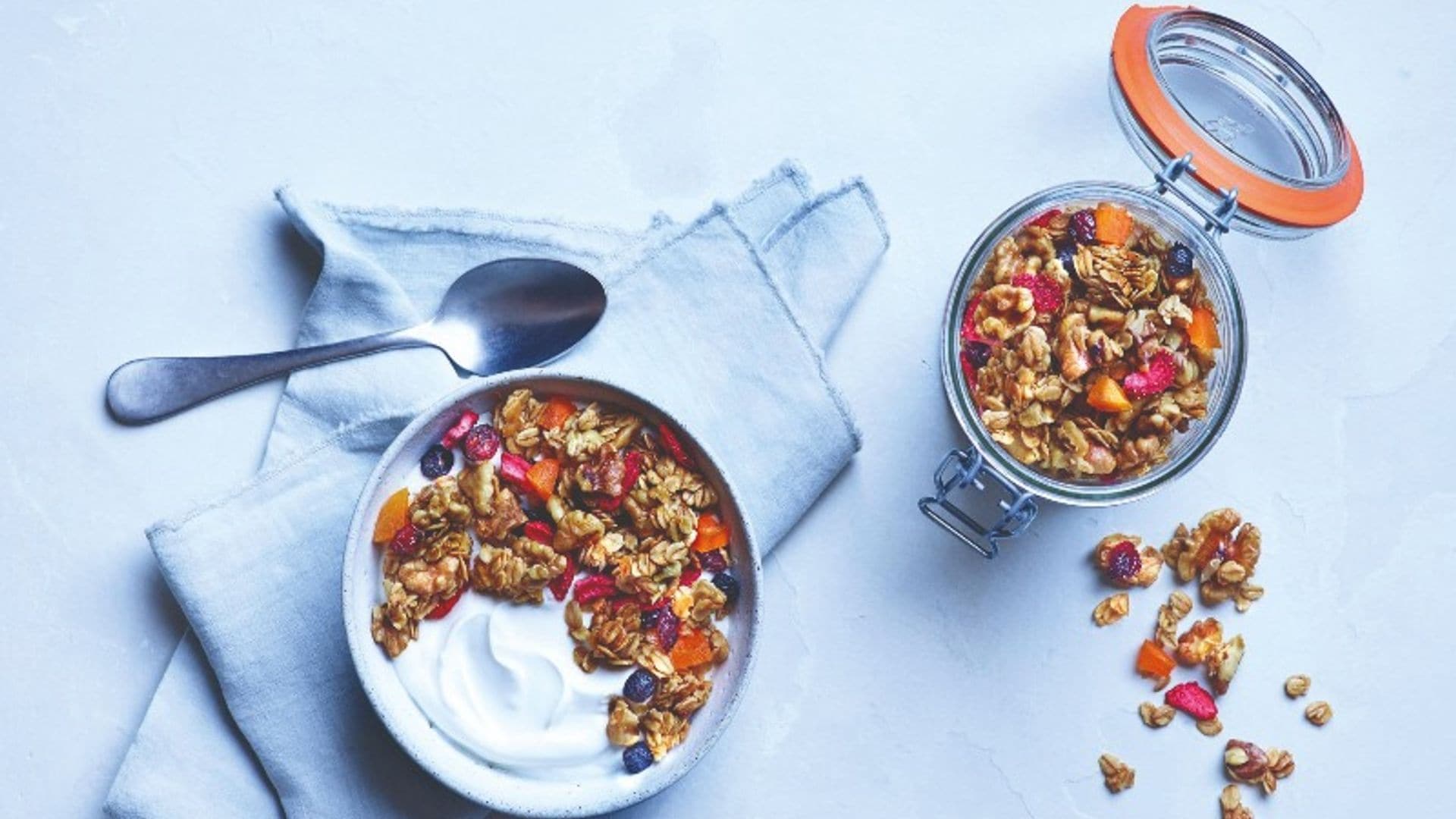 Granola de nueces y frutos rojos