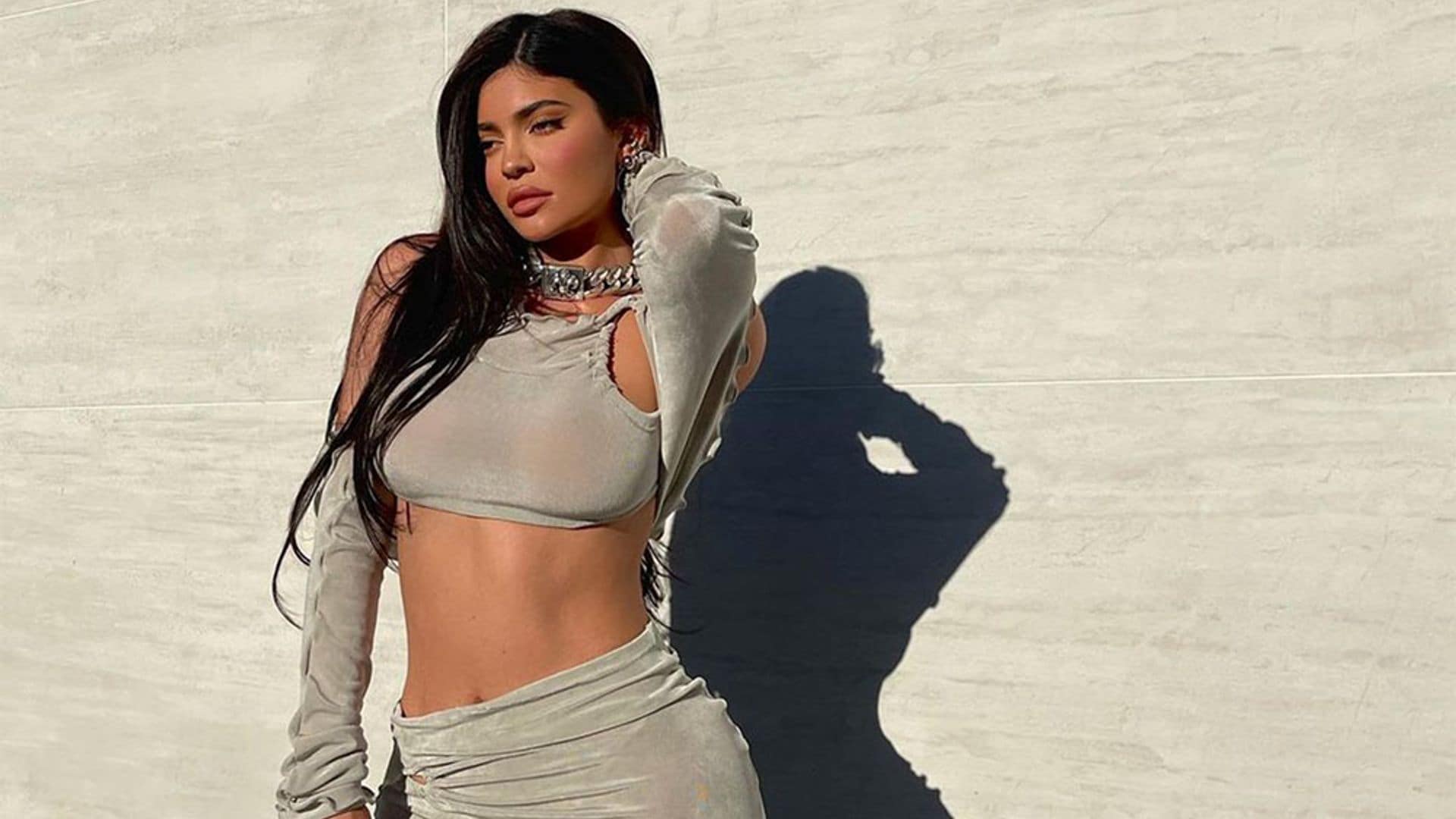 Bolsos extravagantes y todas las sandalias de tendencia: Kylie Jenner abre (parte) de su vestidor