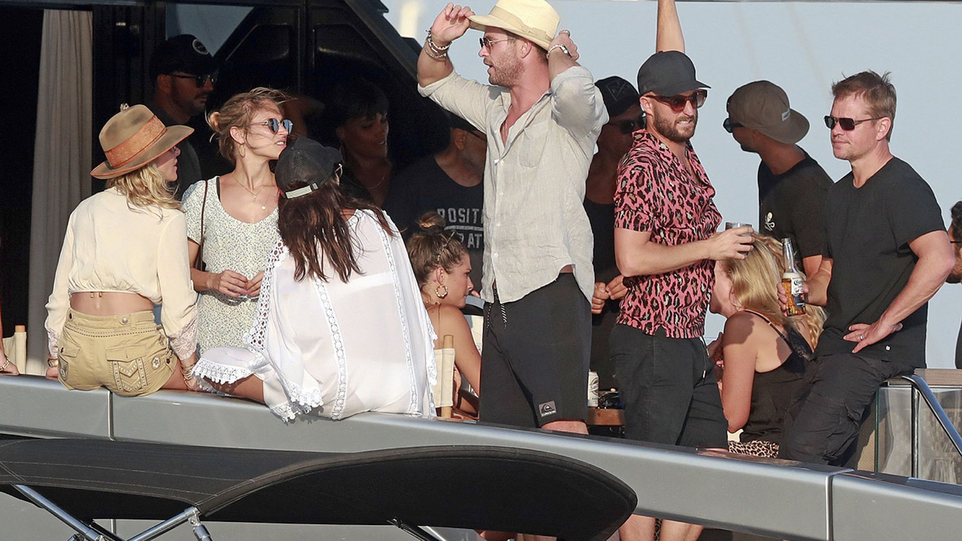 Elsa Pataky y Chris Hemsworth, de vacaciones con Matt Damon en Ibiza