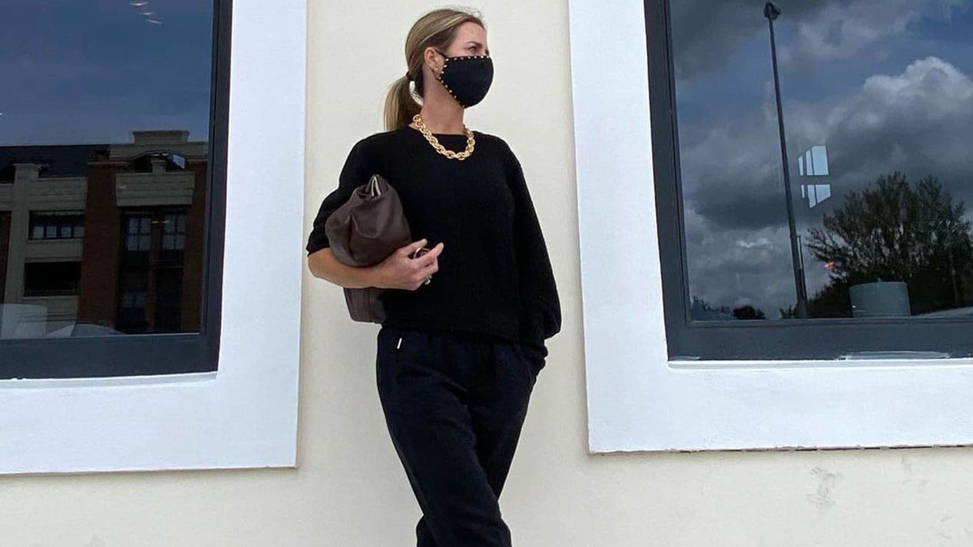 Amelia Bono desvela las claves para vestir de negro en primavera