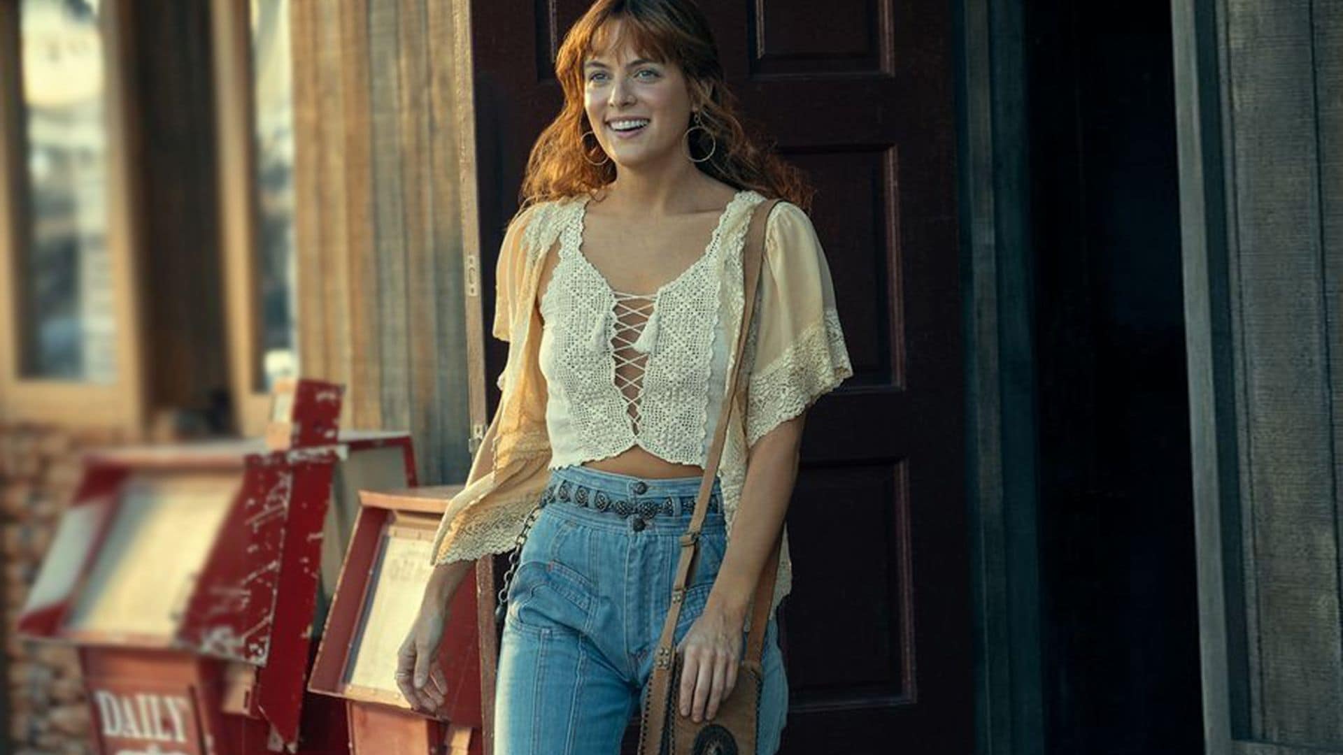 Tres looks de nuestra estilista para copiar el estilo bohemio de 'Todos quieren a Daisy Jones'