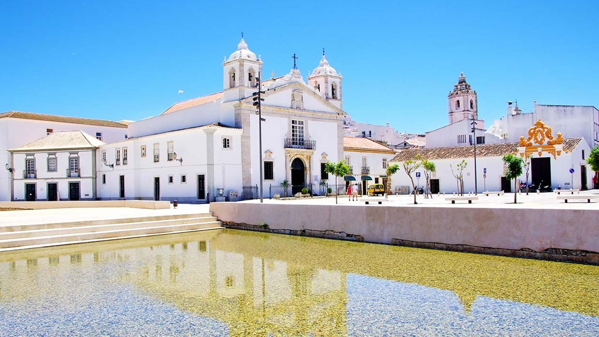 Lagos, un coqueto pueblo portugués en blanco y azul