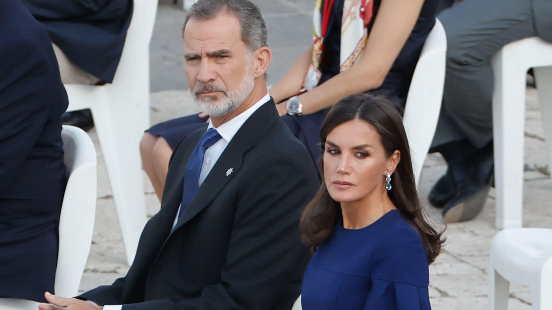 Los Reyes rinden homenaje a las víctimas de la pandemia y al personal sanitario con 'Un aplauso para el recuerdo'