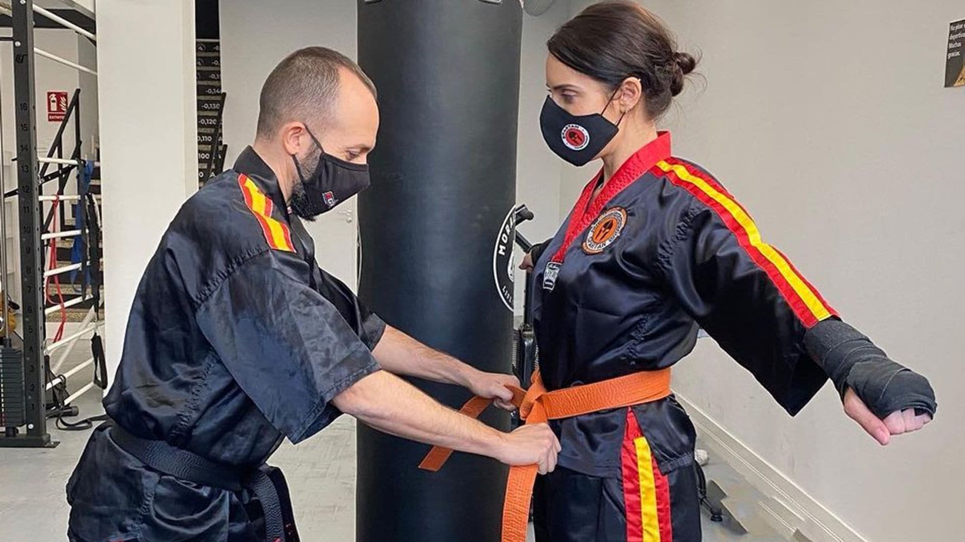 Pilar Rubio ya es cinturón naranja de kick boxing: 'Es indescriptible la emoción que siento'