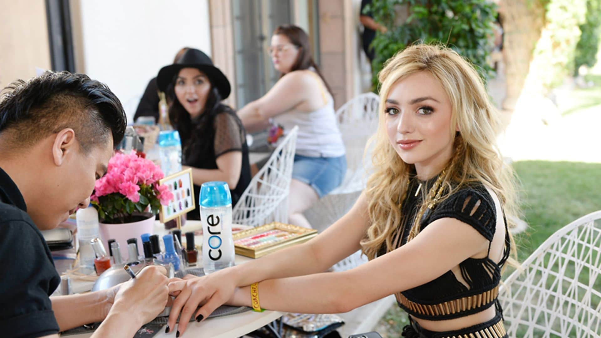 ¿Usas uñas de gel como Peyton List? Apunta estos 5 remedios caseros para fortalecerlas