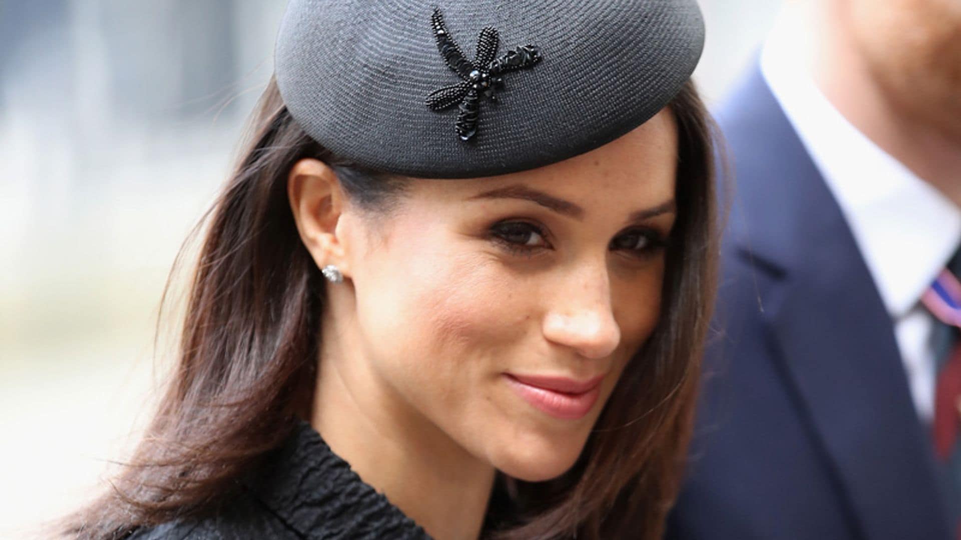 El sombrerero Philip Treacy, el talismán de Meghan Markle