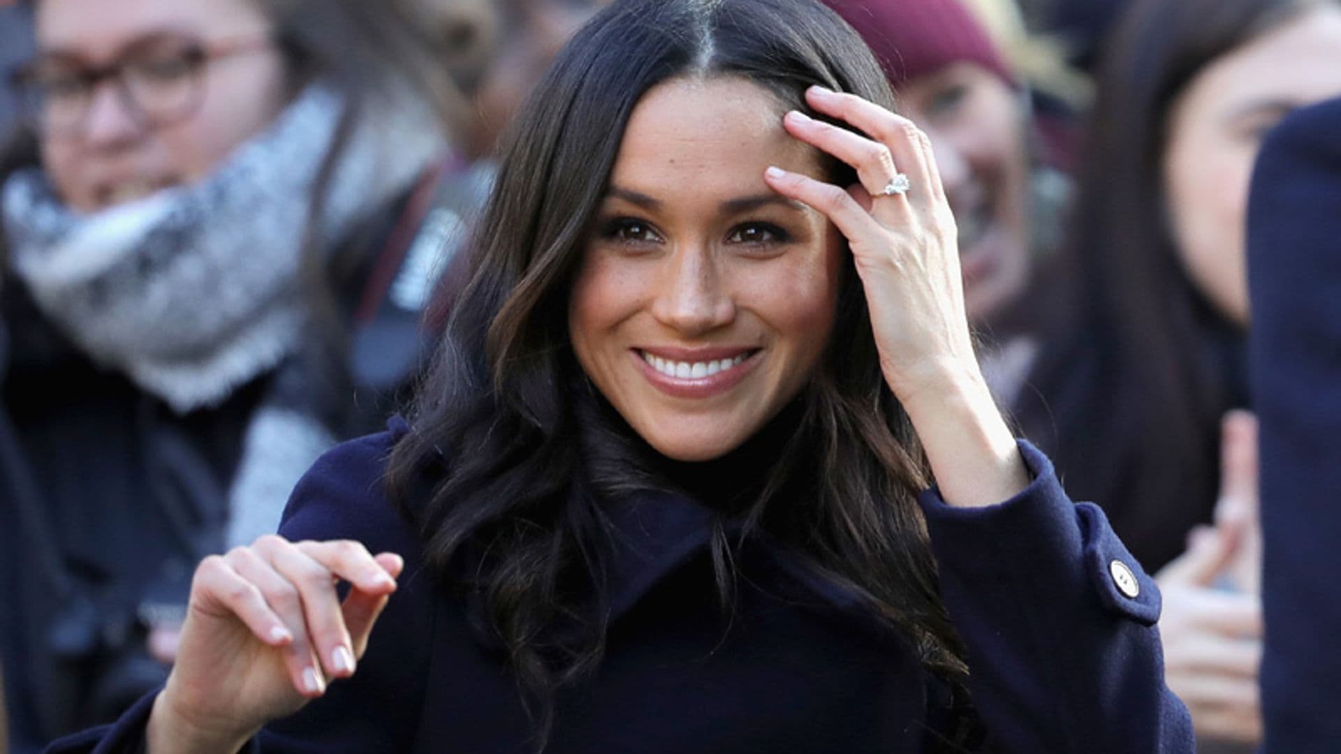 Algo nuevo, algo prestado y algo azul: el primer look de Meghan Markle tras su compromiso