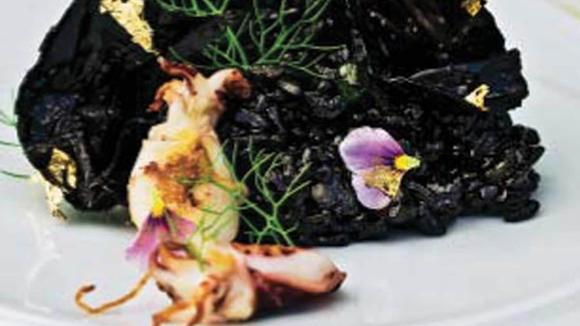 Arroz negro con sepieta y guisantes