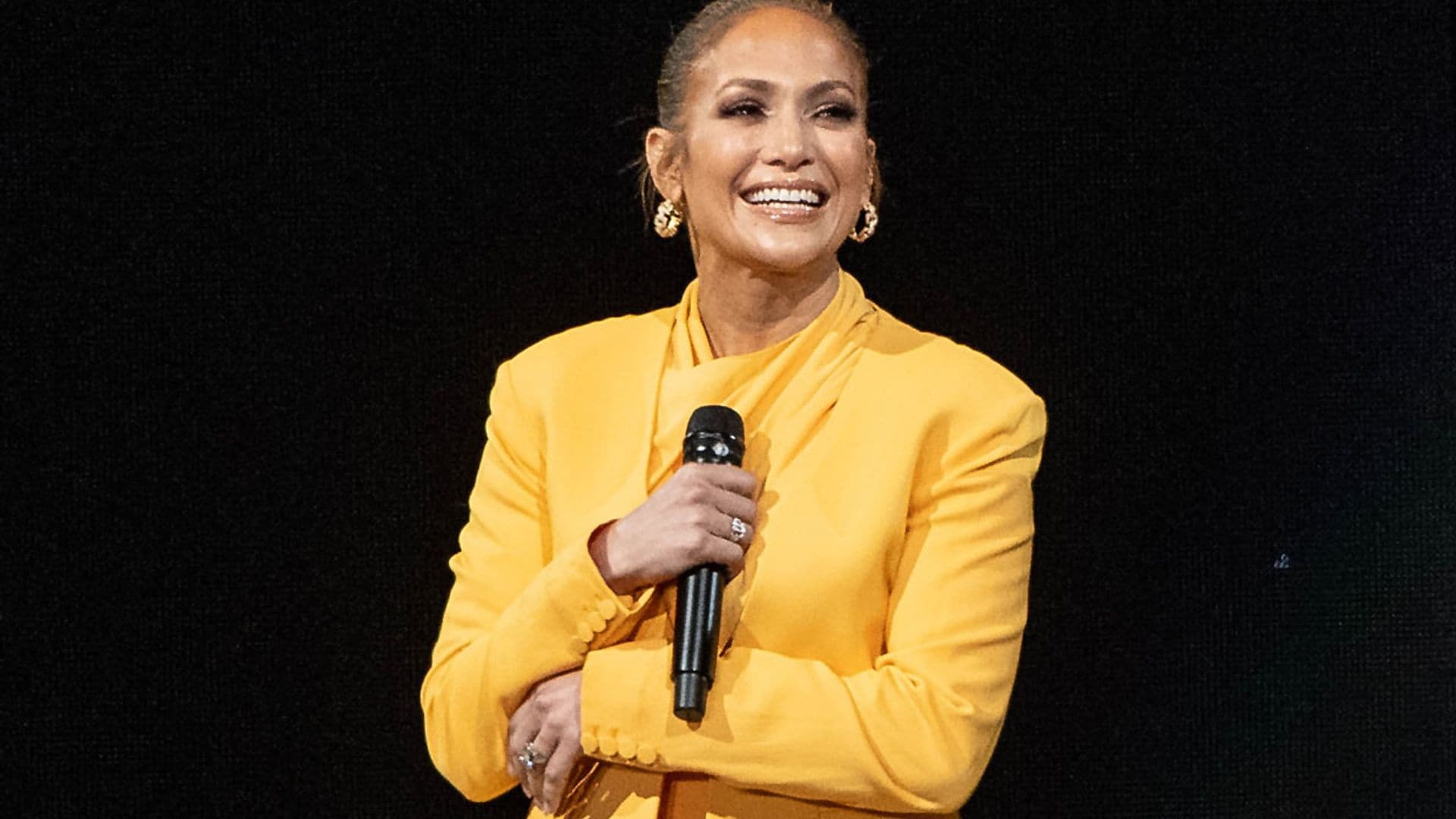 ¡Conexión inesperada! Jlo estrena en Los Ángeles el pantalón 'capote' de Eva González