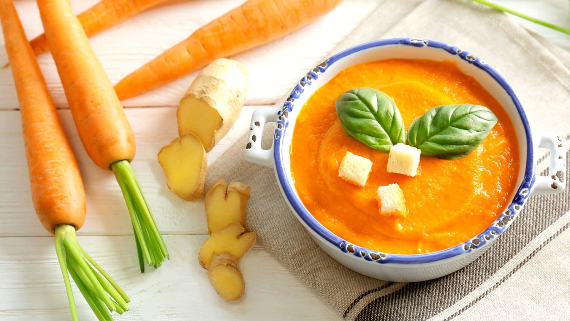 Crema de zanahorias con jengibre y 'croutons'