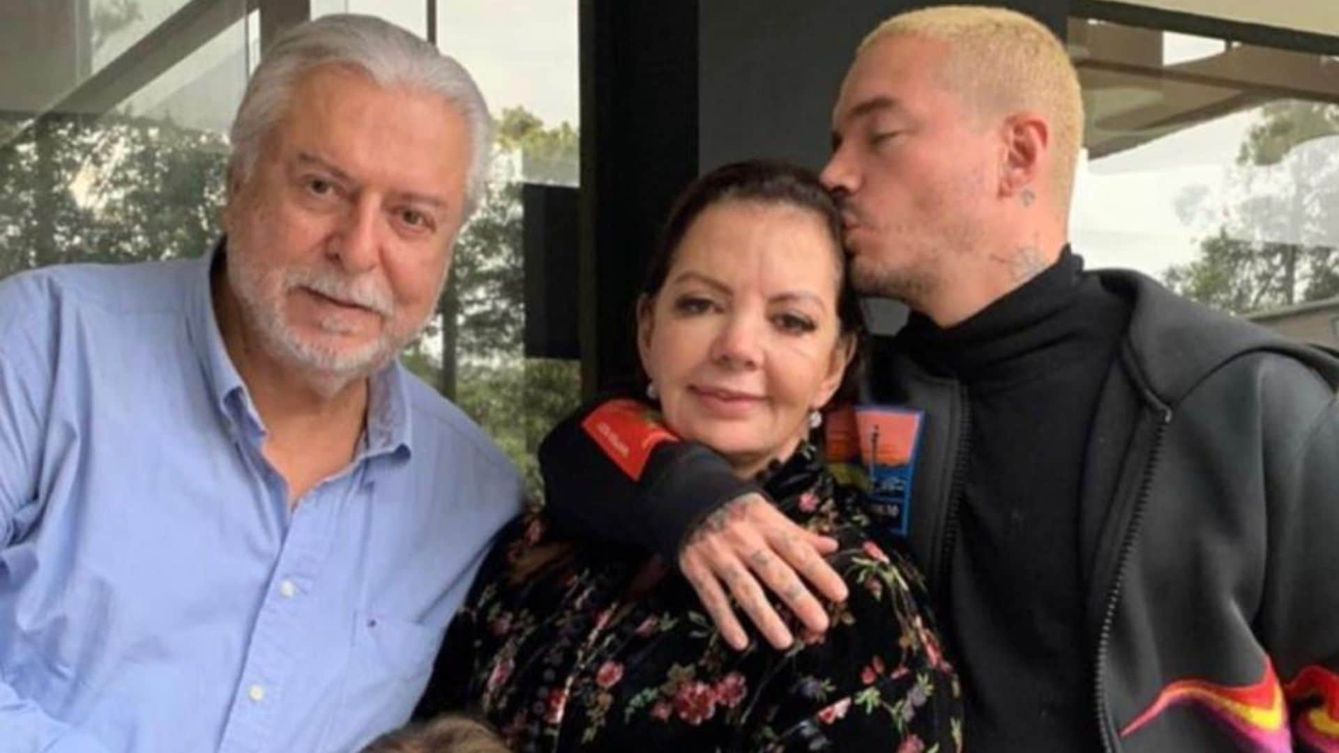 J Balvin y el emotivo mensaje a su madre en terapia intensiva: ‘Te amo, vamos a salir adelante’