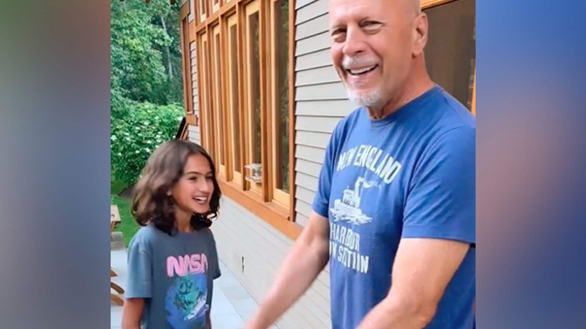 ¡Como nunca lo habías visto! Bruce Willis reaparece bailando con una de sus hijas pequeñas