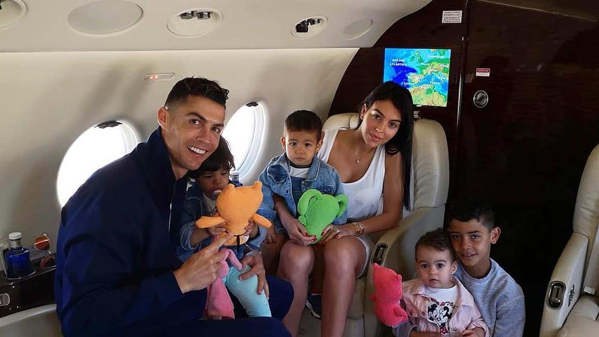 Cristiano Ronaldo y Georgina Rodríguez regresan a Turín tras dos meses confinados en Madeira